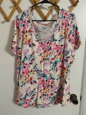 torrid Cream V-Neck Tee with Pink, Purple & Teal Floral Print